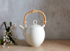 2042622_Bellocq-FigueTeapot-3693 Figura Teapot with Rattan Handle