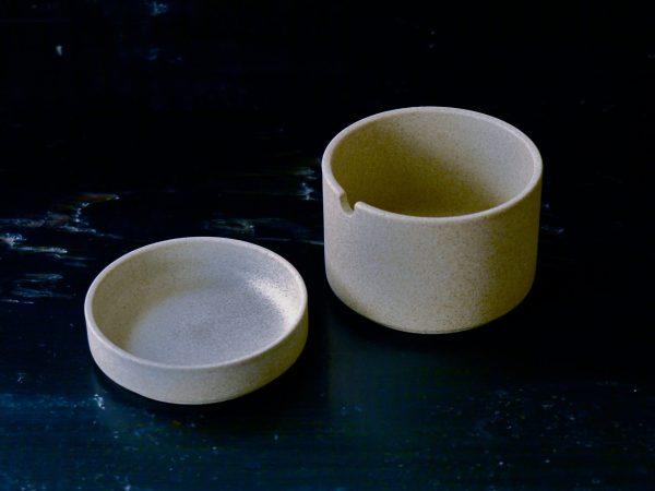 P1010911 Shop the Hasami sugar bowl from BELLOCQ. This delicately articulated porcelain dish fits as snugly into the modern collection as it does the traditional kitchen.